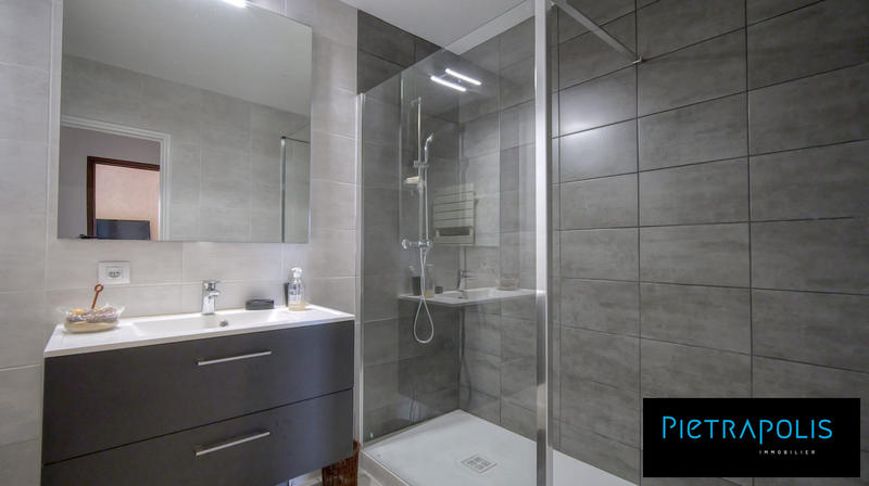 Villa - 256 m² - 6 pièces