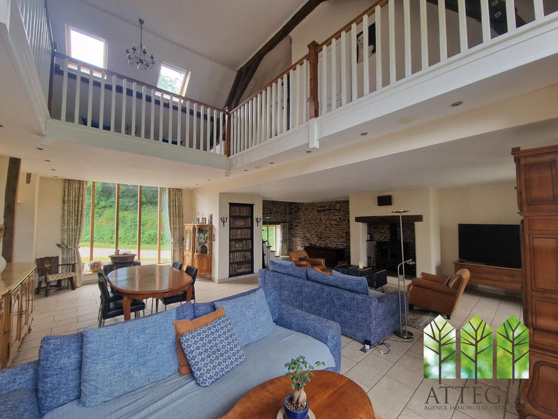 Maison - 245 m² - 6 pièces