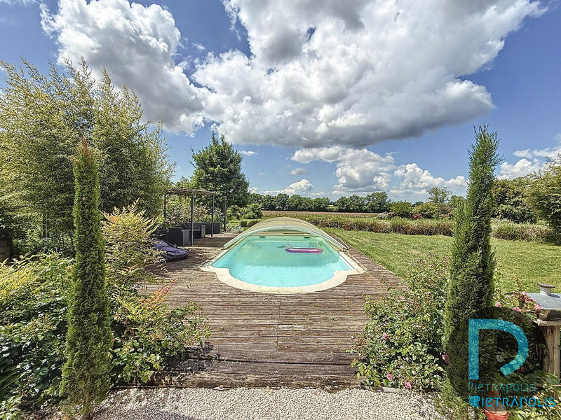 Maison - 187 m² - 8 pièces