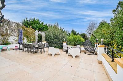 Maison - 418 m² - 9 pièces