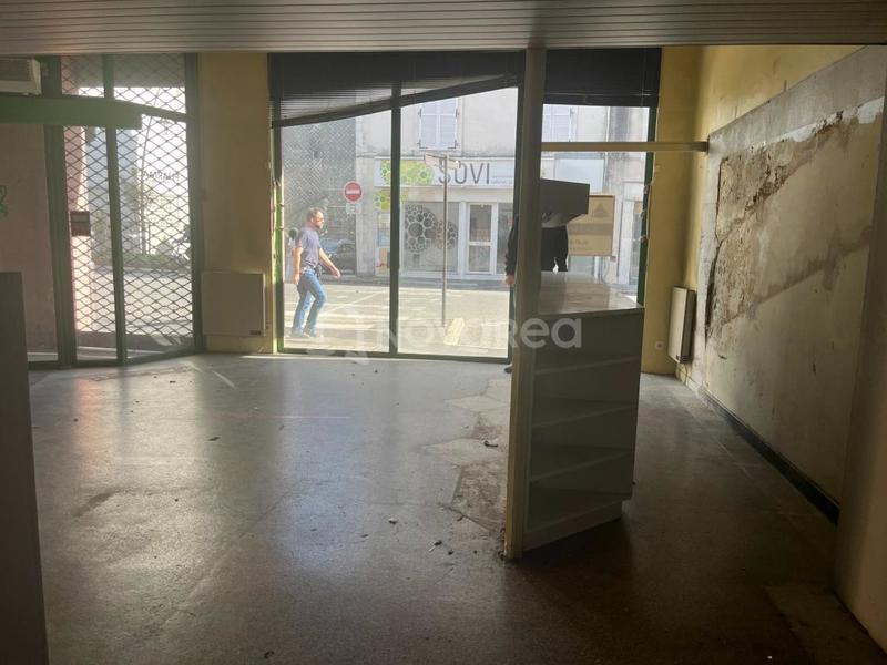 Local commercial - 72 m² - 4 pièces