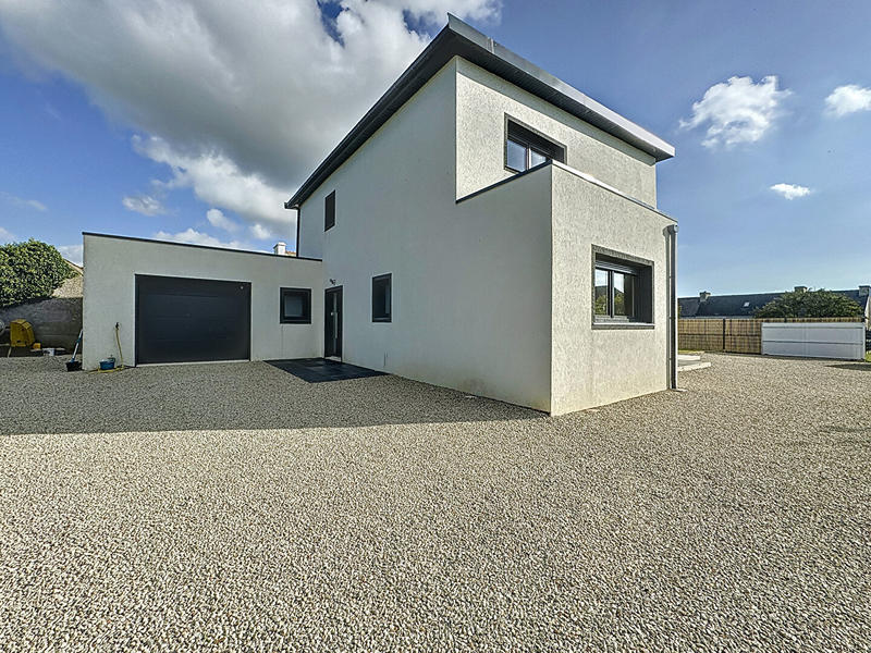 Maison - 180 m² - 9 pièces