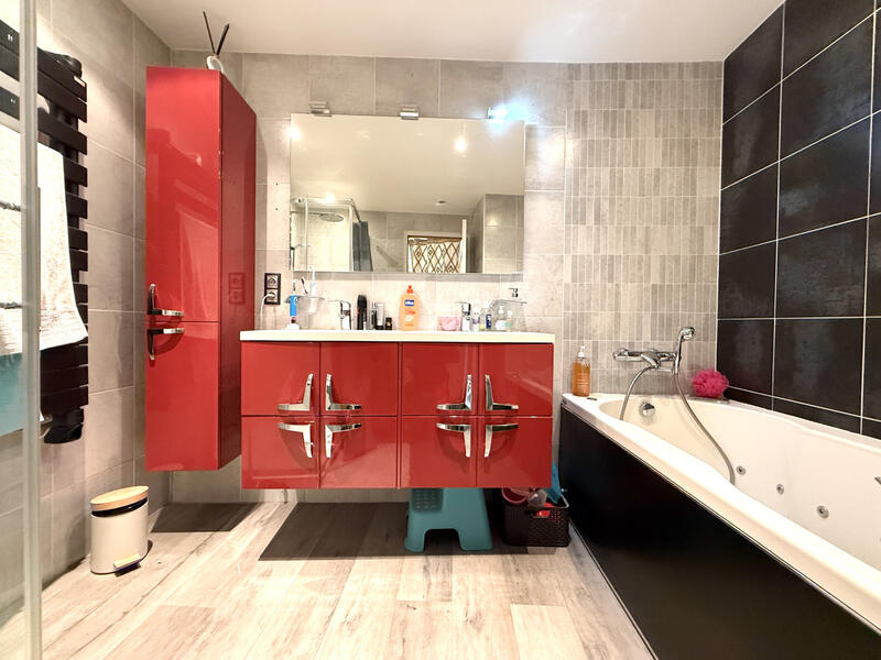 Maison - 98 m² - 4 pièces