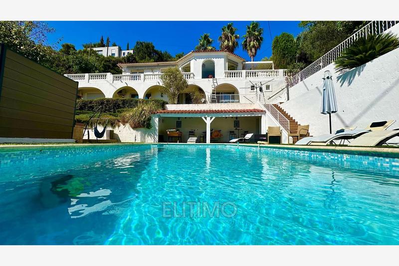 Maison - 223 m² - 6 pièces