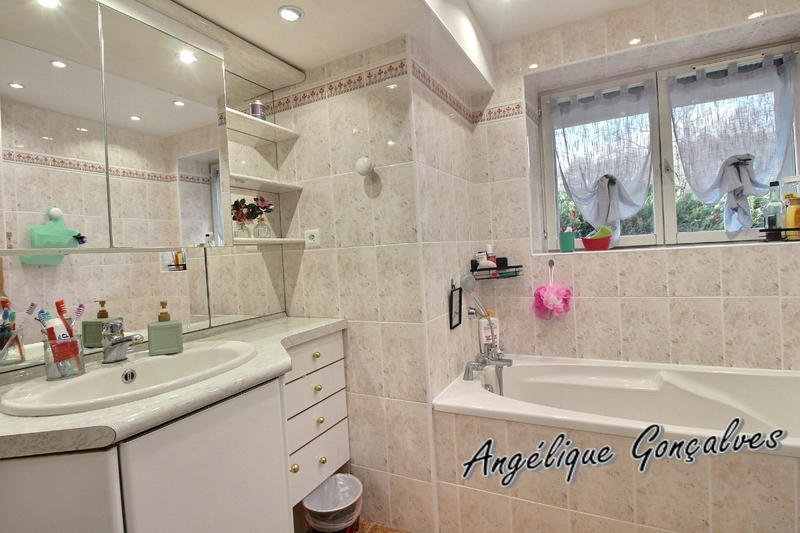 Maison - 200 m² - 10 pièces