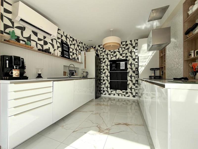 Maison - 141 m² - 6 pièces