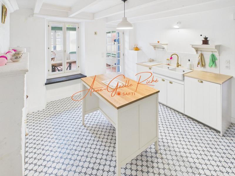 Propriété - 333 m² - 12 pièces