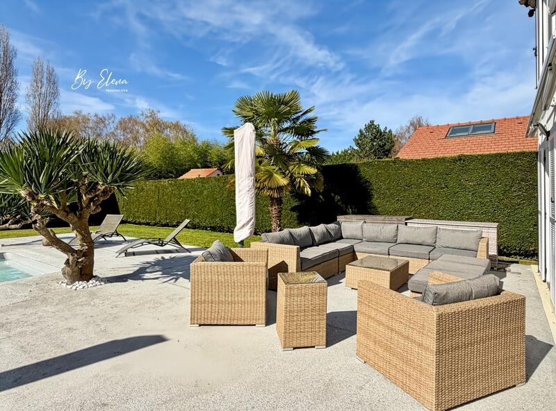 Villa - 201 m² - 9 pièces