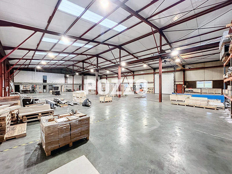 Local d'activité / Entrepôt - 1 098 m² - 9 pièces