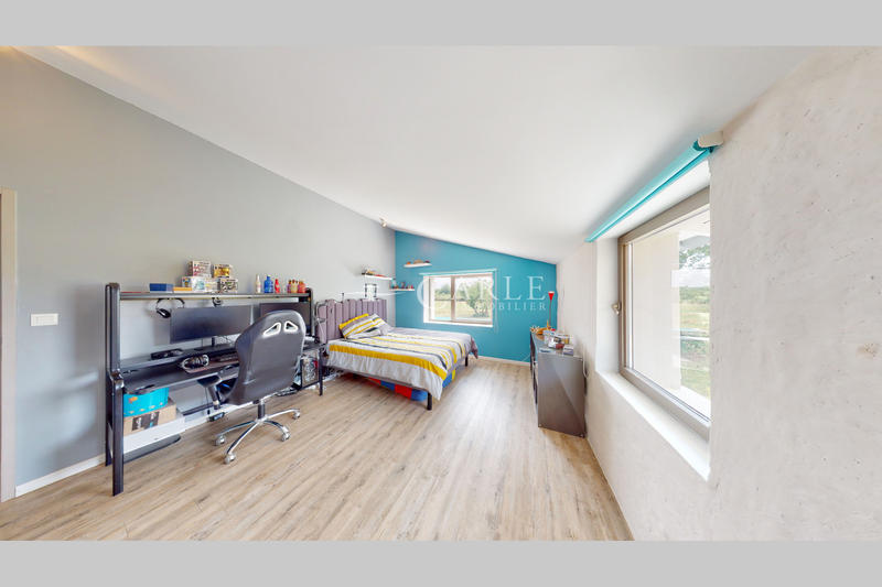 Propriété - 285 m² - 11 pièces