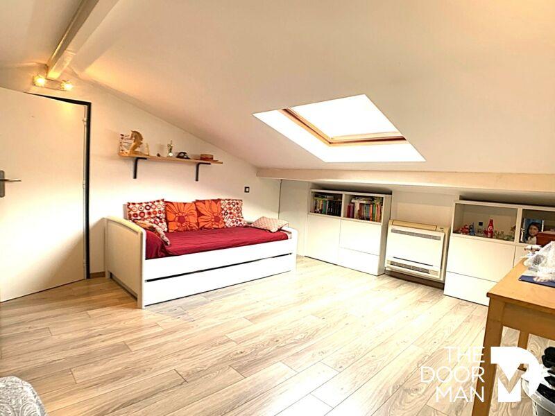 Maison - 220 m² - 8 pièces