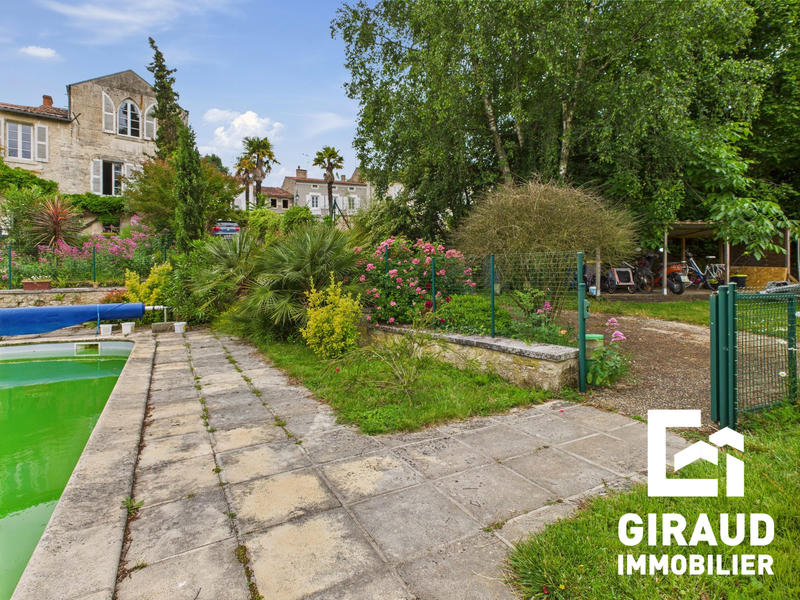 Maison ancienne - 305 m² - 6 pièces