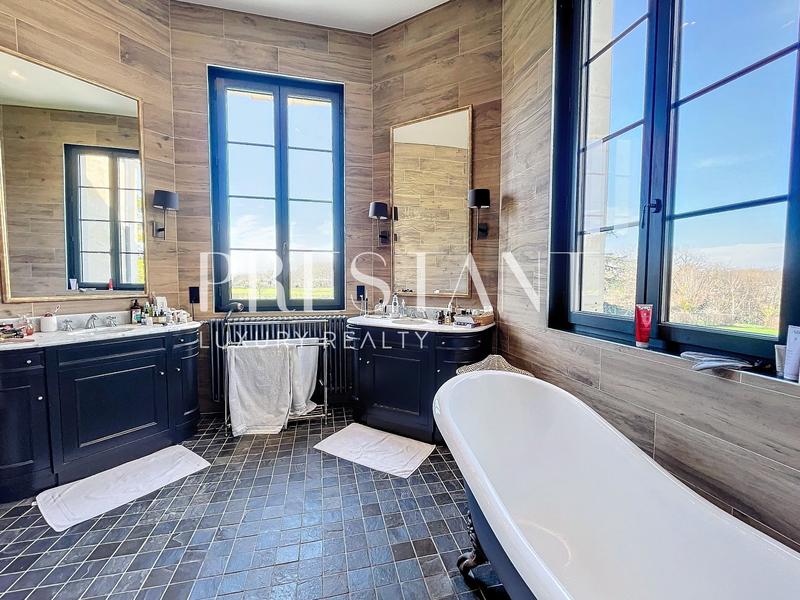 Maison - 655 m² - 14 pièces