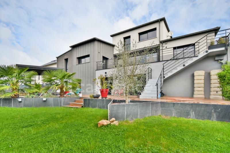 Maison - 320 m² - 6 pièces