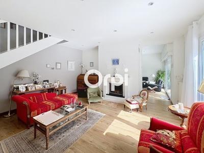 Maison - 245 m² - 9 pièces