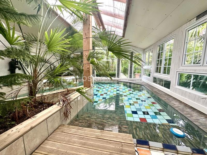 Maison - 340 m² - 8 pièces