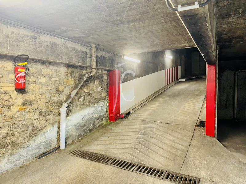 Parking / Garage - 14 m²
