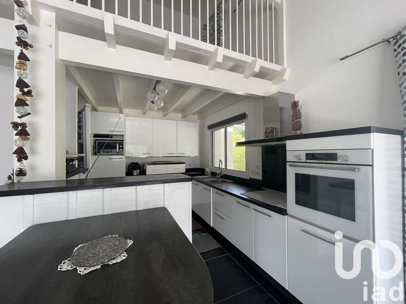 Maison - 212 m² - 7 pièces