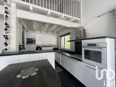 Maison - 212 m² - 7 pièces