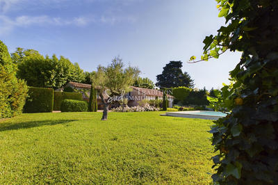 Maison - 450 m² - 12 pièces