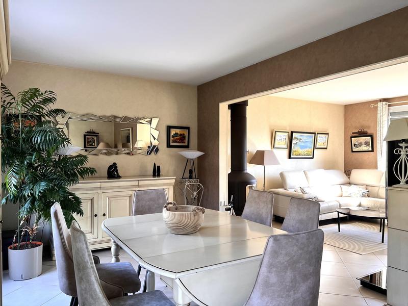 Maison - 99 m² - 5 pièces