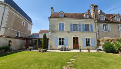 Maison de maîtres - 396 m² - 10 pièces