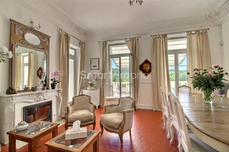 Propriété - 350 m² - 9 pièces