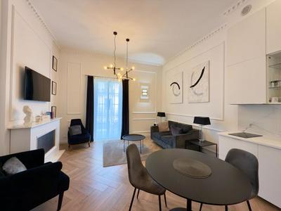 Maison - 400 m² - 12 pièces