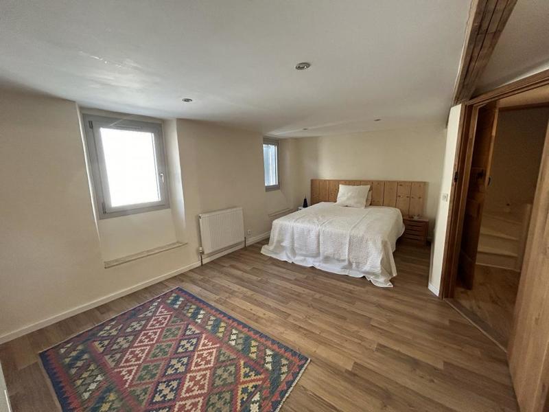 Demeure - 205 m² - 6 pièces