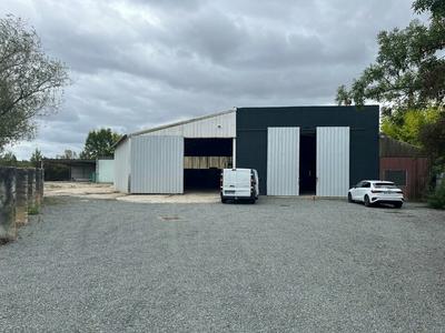 Local d'activité / Entrepôt - 857 m²
