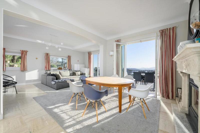 Maison - 205 m² - 6 pièces