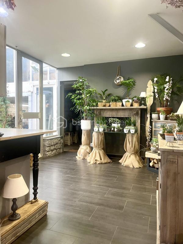 Local commercial - 150 m² - 6 pièces