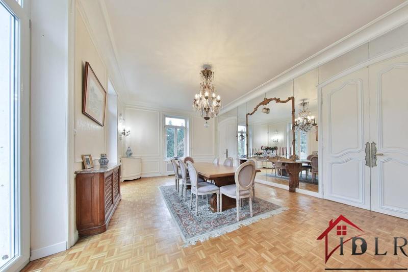 Château - 386 m² - 15 pièces