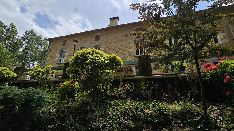 Maison - 600 m² - 20 pièces