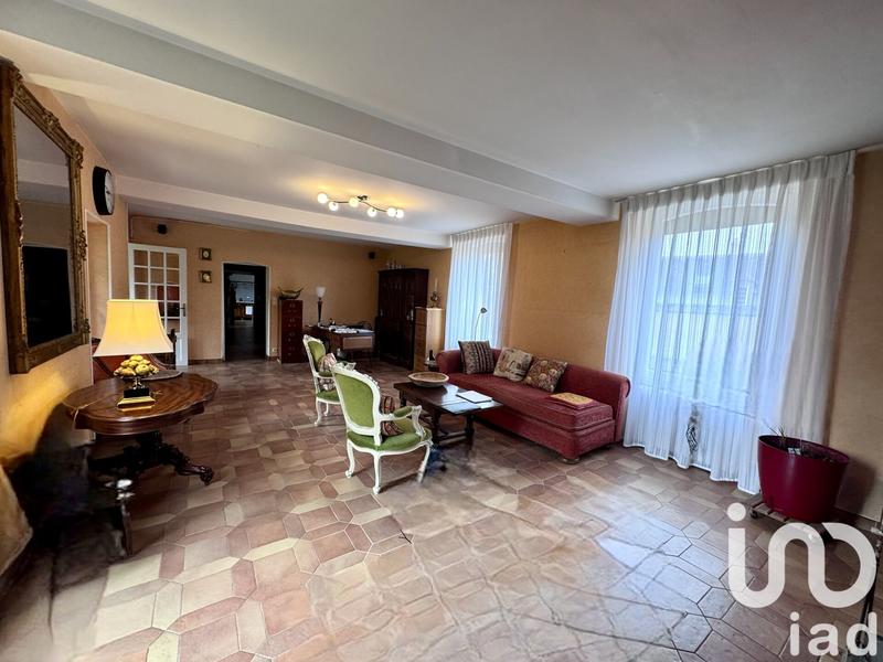 Maison - 230 m² - 8 pièces