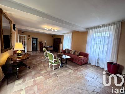 Maison - 230 m² - 8 pièces