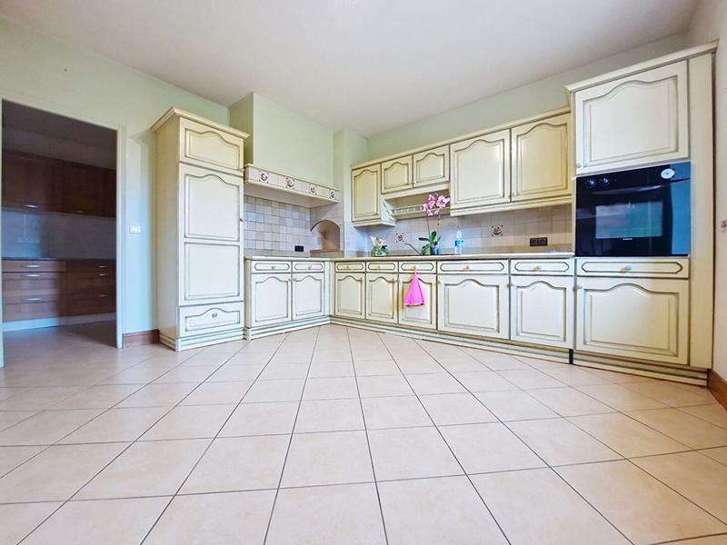 Maison - 232 m² - 9 pièces