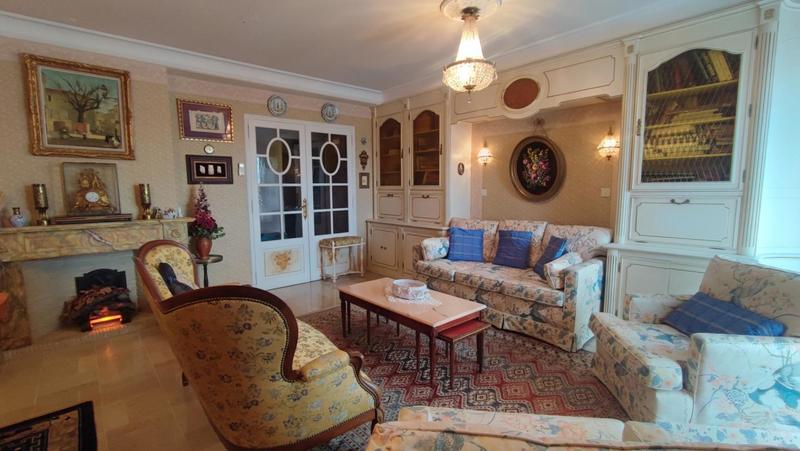 Appartement - 120 m² - 5 pièces