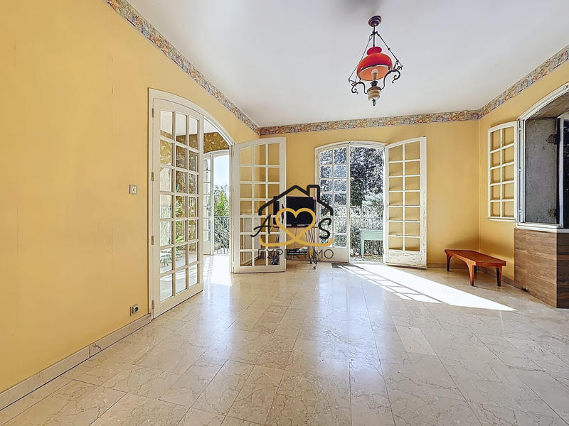 Maison - 240 m² - 11 pièces