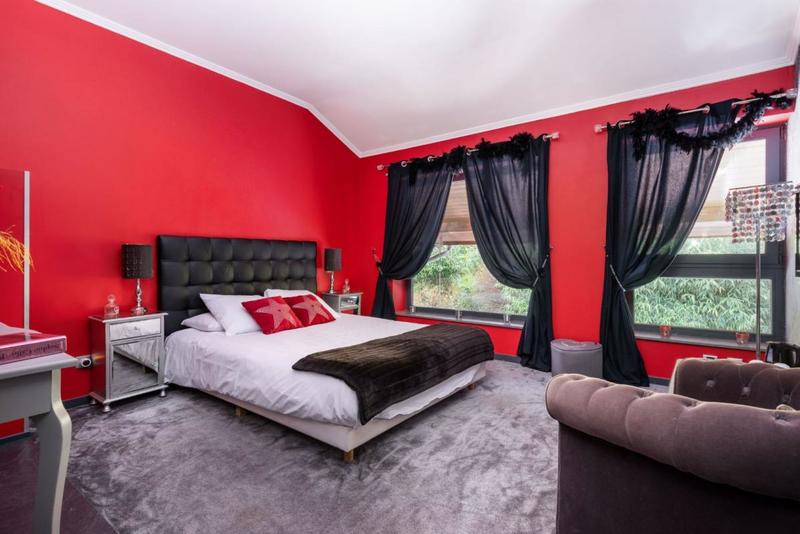 Corps de ferme - 350 m² - 12 pièces