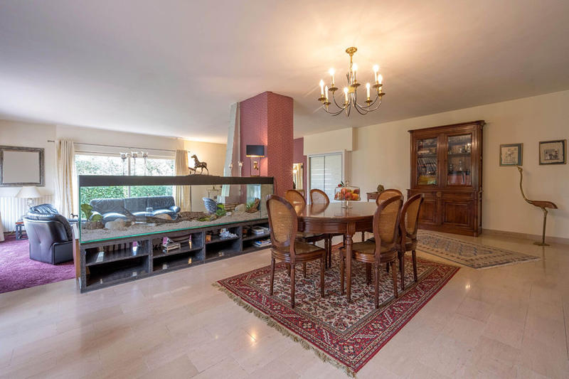 Maison - 267 m² - 7 pièces