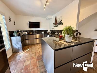 Maison - 245 m² - 7 pièces