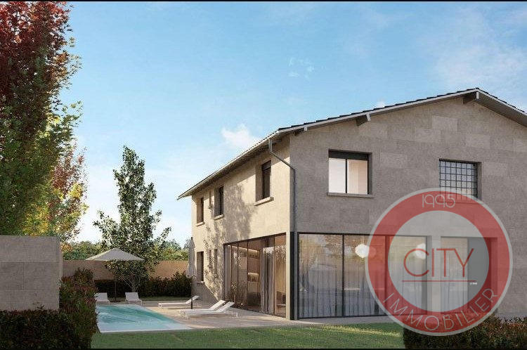 Maison traditionnelle - 245 m² - 6 pièces