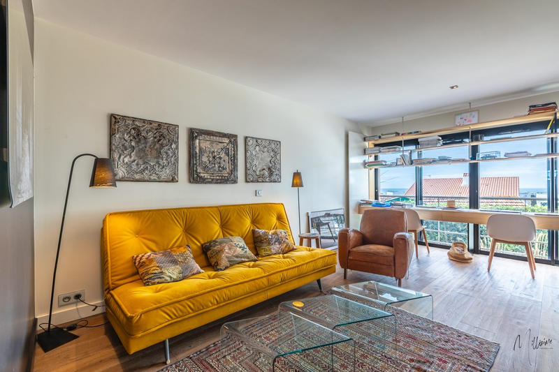 Maison - 330 m² - 10 pièces