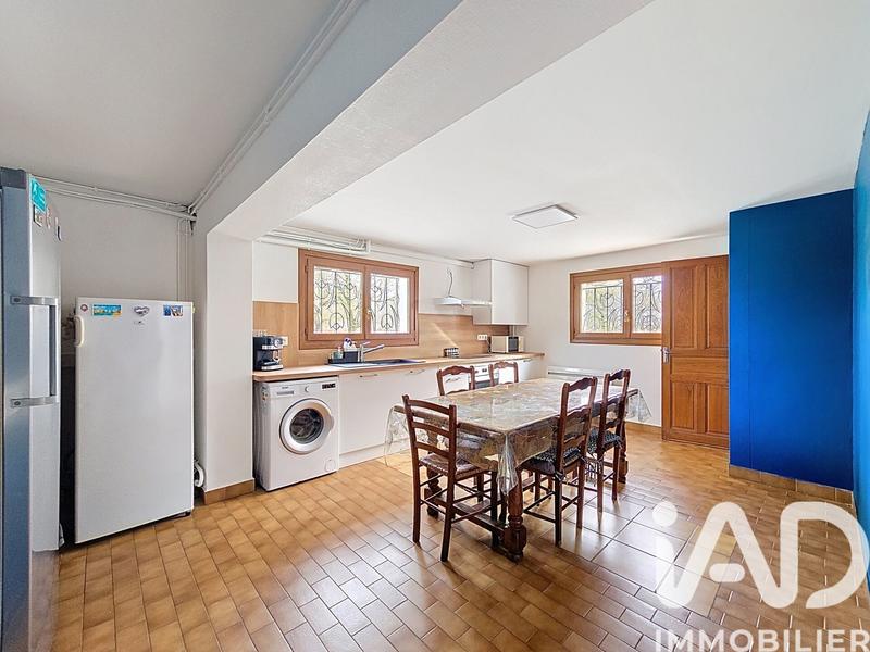 Maison - 330 m² - 13 pièces