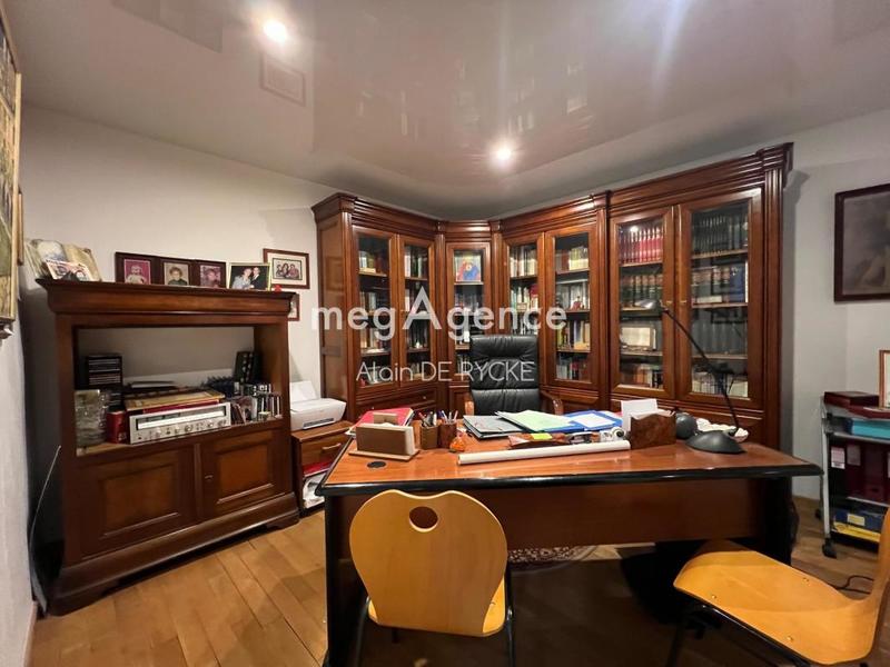 Pavillon - 220 m² - 7 pièces