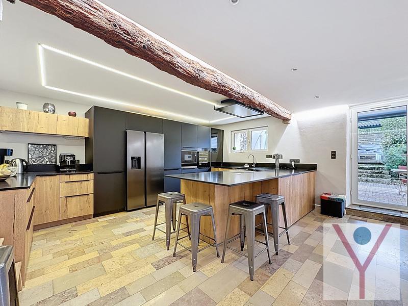 Maison - 316 m² - 8 pièces