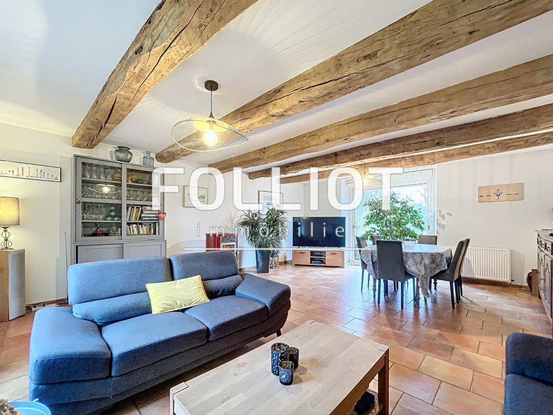 Maison - 240 m² - 10 pièces