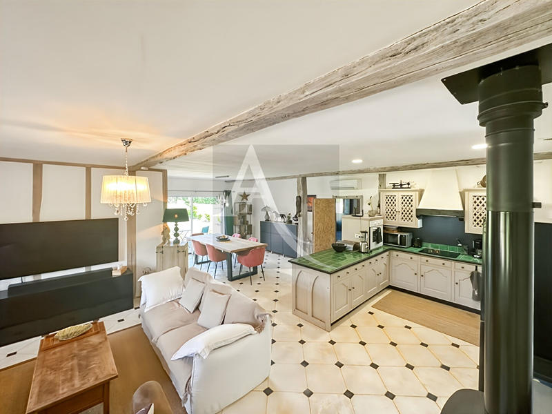 Maison - 250 m² - 8 pièces