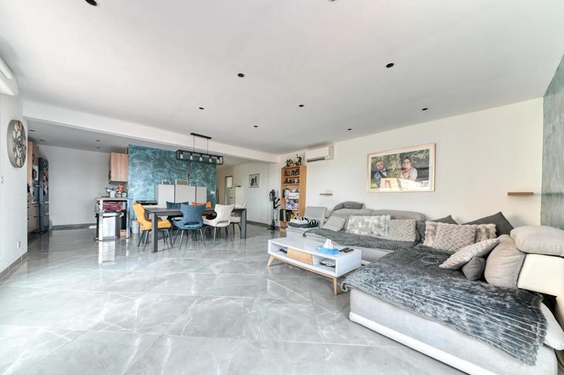 Appartement - 102 m² - 4 pièces